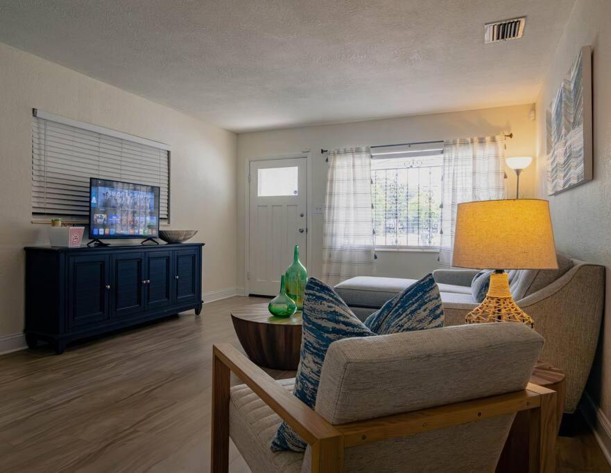 Cozy 3bdr In The Heart Of *